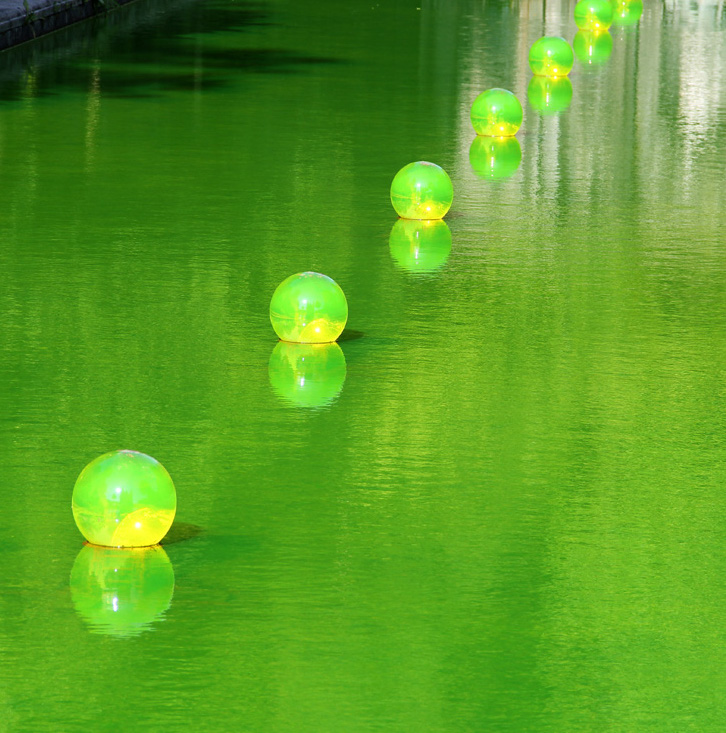 Eau en boule avec eau verte - Shigeko Hirakawa